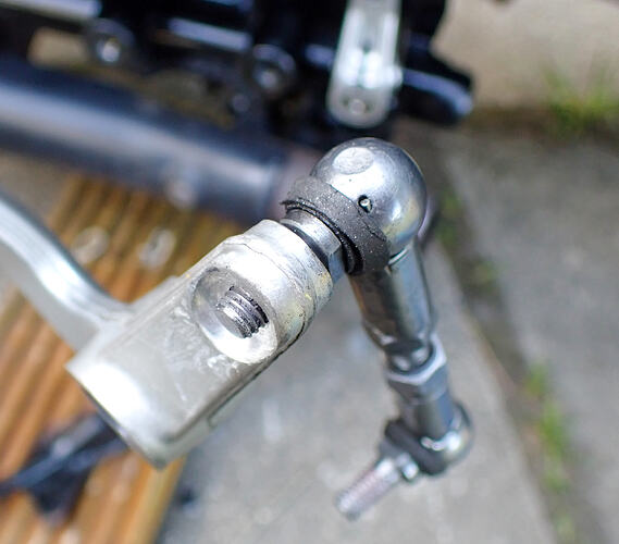 g-V9 lever post boss cut