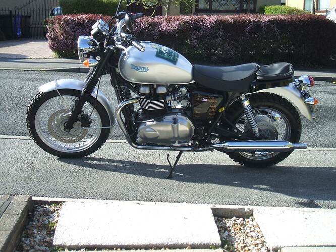 Triumph T100 ISDT limited edition 006